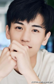 十八岁的瞬间黄露美扮演者是谁,黄露美角色扮演者的青春演绎