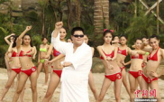 穿比基尼跳舞,夏日海滩的活力演绎